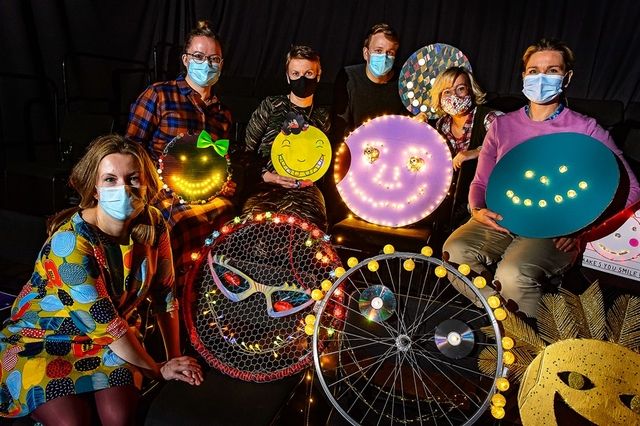 Fotot föreställer arbetsgruppen bakom ljusfestivalen, från vänster till höger: Marja-Leena Hyytinen, Christa Friberg, Therese Sunngren-Granlund, Robin Käldström, Jeanette Östman och Malin Simons.