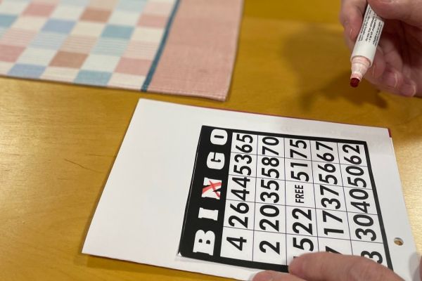 I de gyllene stunderna möts studerande och äldre