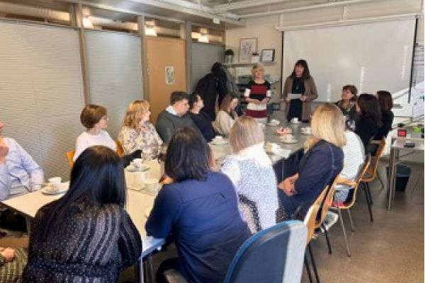 Från språkbarriär till arbetskraft: Effektivt språkstöd för en inkluderande arbetsmarknad