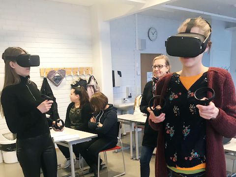 Personer med VR glasögon