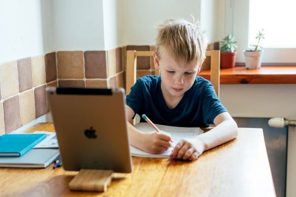 Hemma med barnen?  KulturÖsterbotten tipsar om resurser för stugsittare!