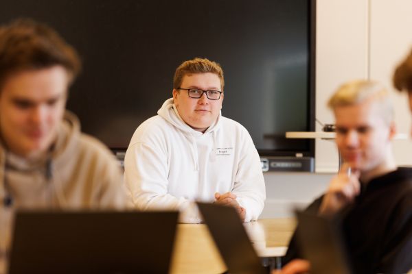 Här lär sig studerande spelprogrammering för framtiden